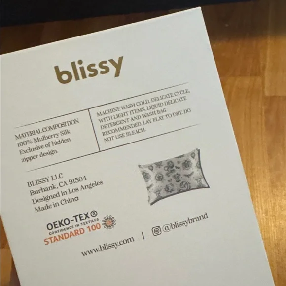 Blissy 100% Pure Mulberry Silk Pillowcase, Standard, Green wicked - Picture 3 of 5